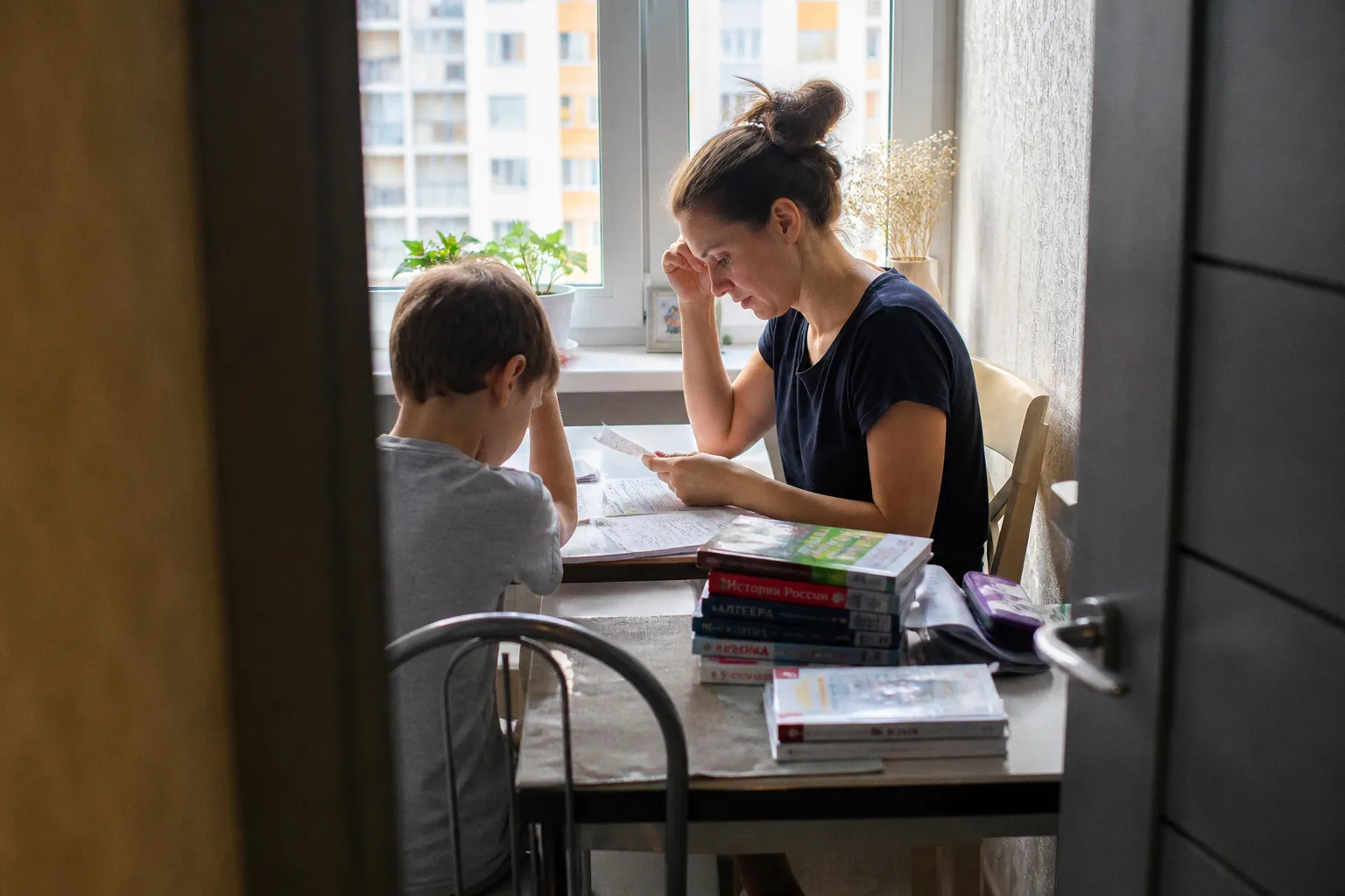 Плюсы и минусы школьных пособий: как оценить реальную выгоду для семейного бюджета