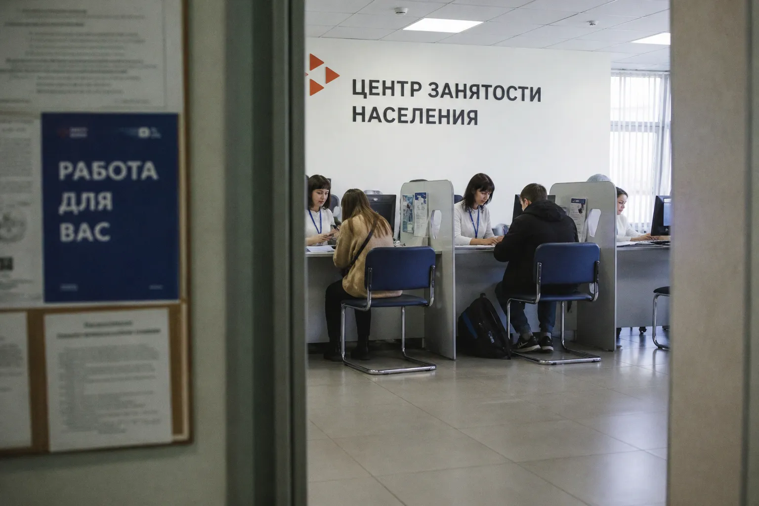 Почему молодежи становится сложнее найти первую работу: выводы экспертов МОТ