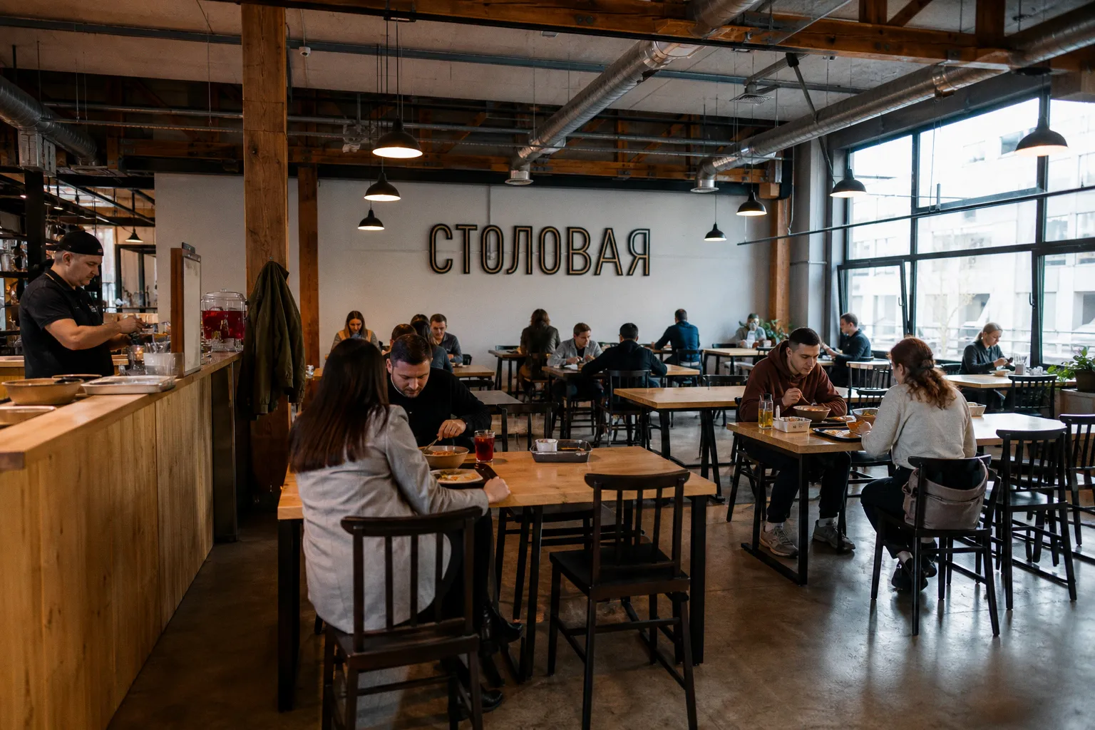 Почему столовые снова стали главным трендом в российском общепите